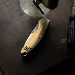 GiantMouse ACE Farley Brass -KNIFE-LOUNGE Sales Farley Brass v2 4 1 1160x