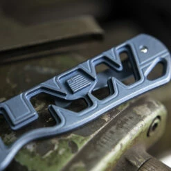 Lynch All Access Pass V1.8 "Ultralight" Prybar - Blue 5 Lynch All Access Pass V1.8 "Ultralight" Prybar - Blue -KNIFE-LOUNGE Sales Lynch All Access 1.8 2