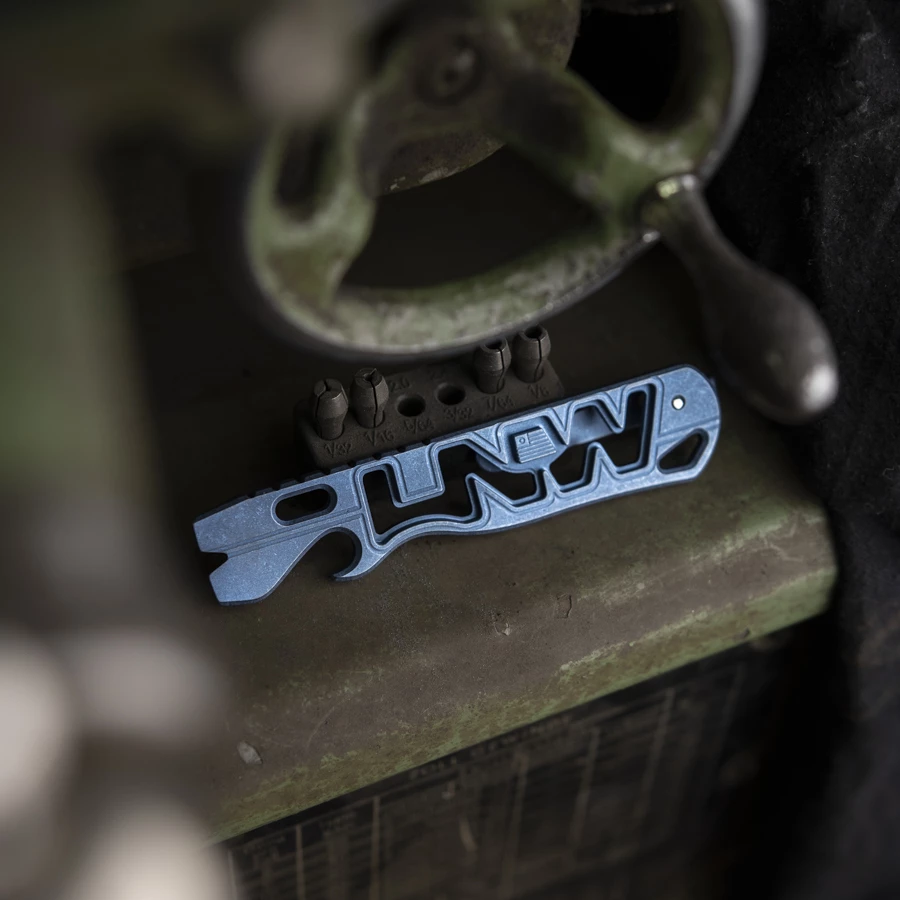 Lynch All Access Pass V1.8 "Ultralight" Prybar - Blue 2 Lynch All Access Pass V1.8 "Ultralight" Prybar - Blue - Image 2