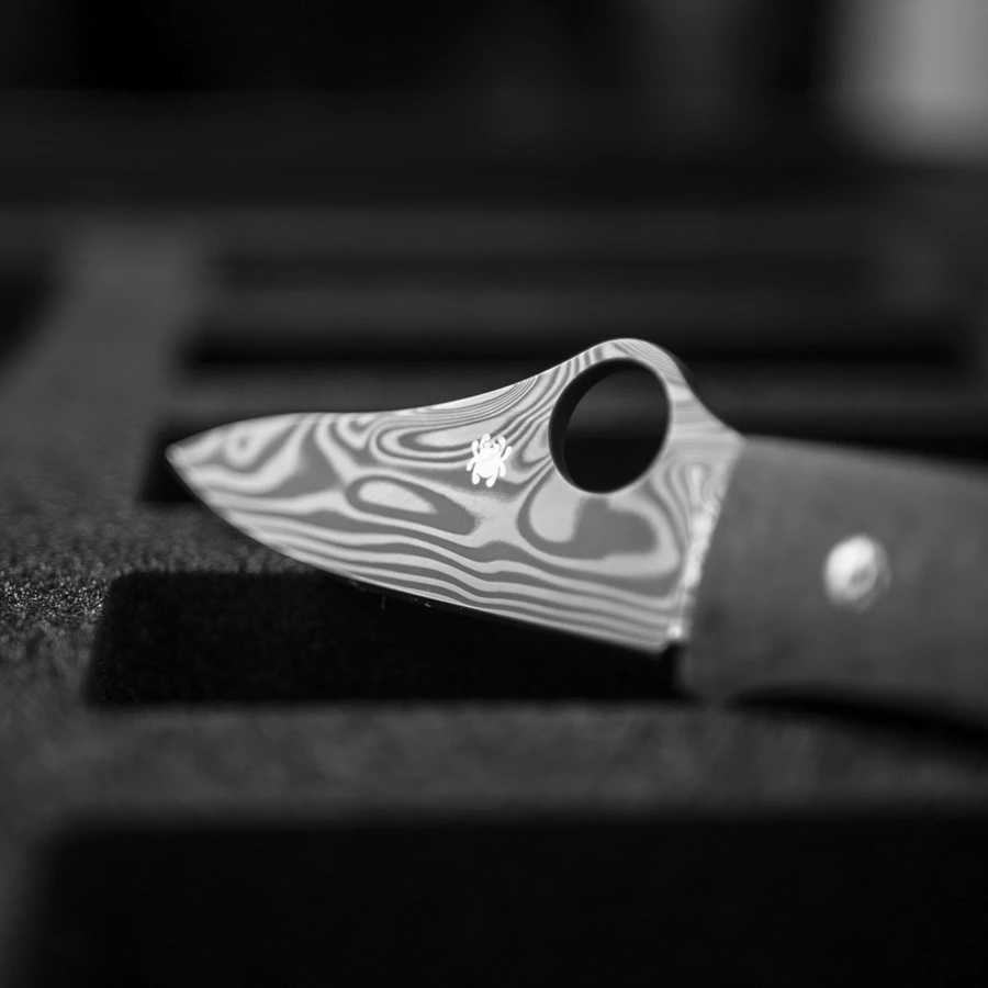 Spyderco SpyOpera Carbon Fiber Damasteel Sprint Run PlainEdge 2 Spyderco SpyOpera Carbon Fiber Damasteel Sprint Run PlainEdge - Image 2