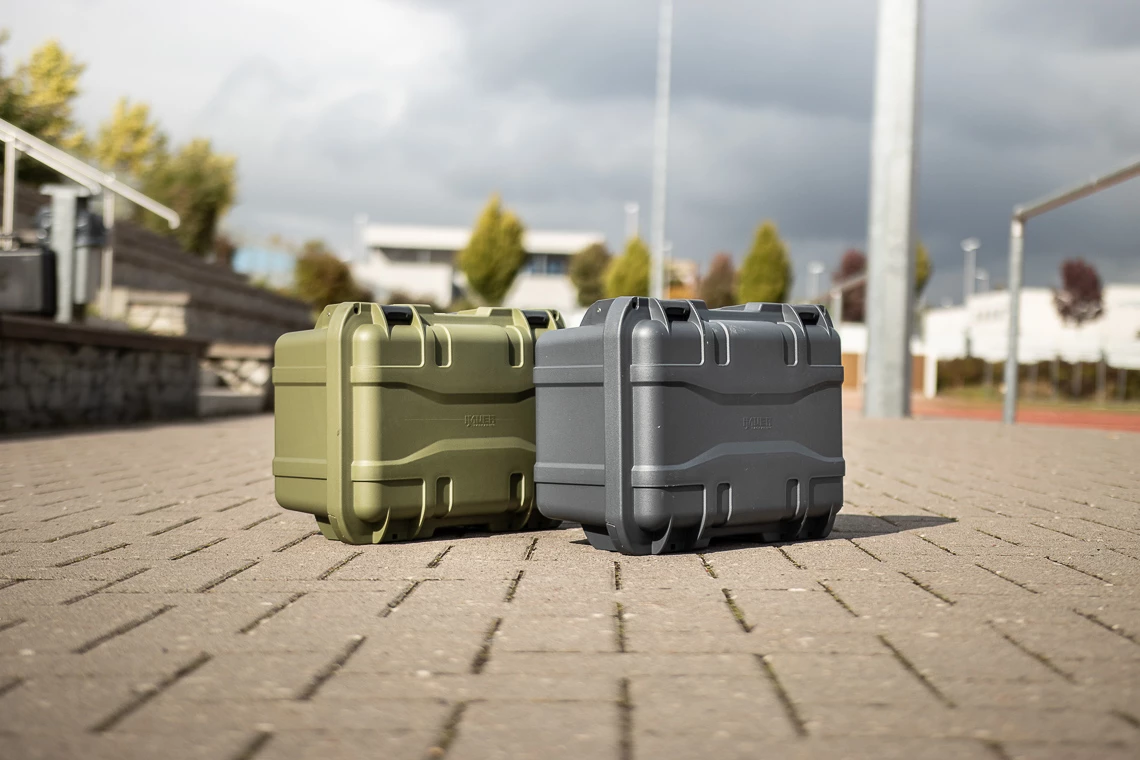 The Knife Lounge Case 8 The Knife Lounge Case - Image 8