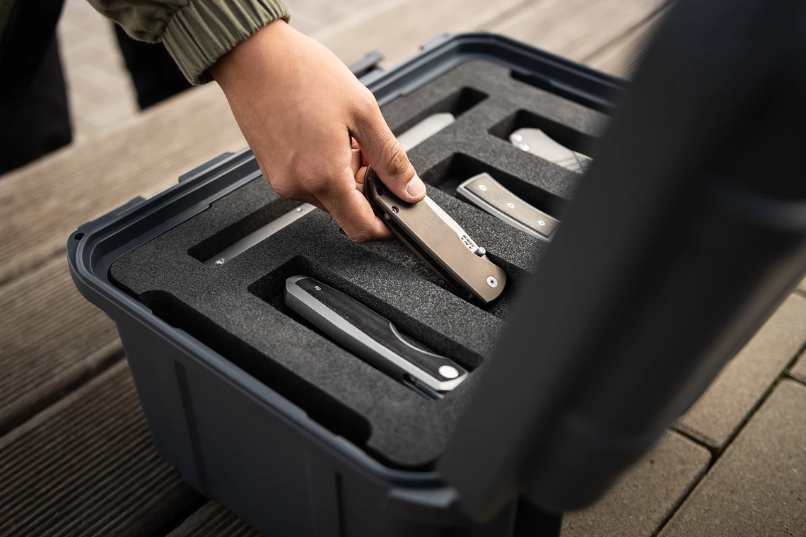 The Knife Lounge Case 5 The Knife Lounge Case - Image 5